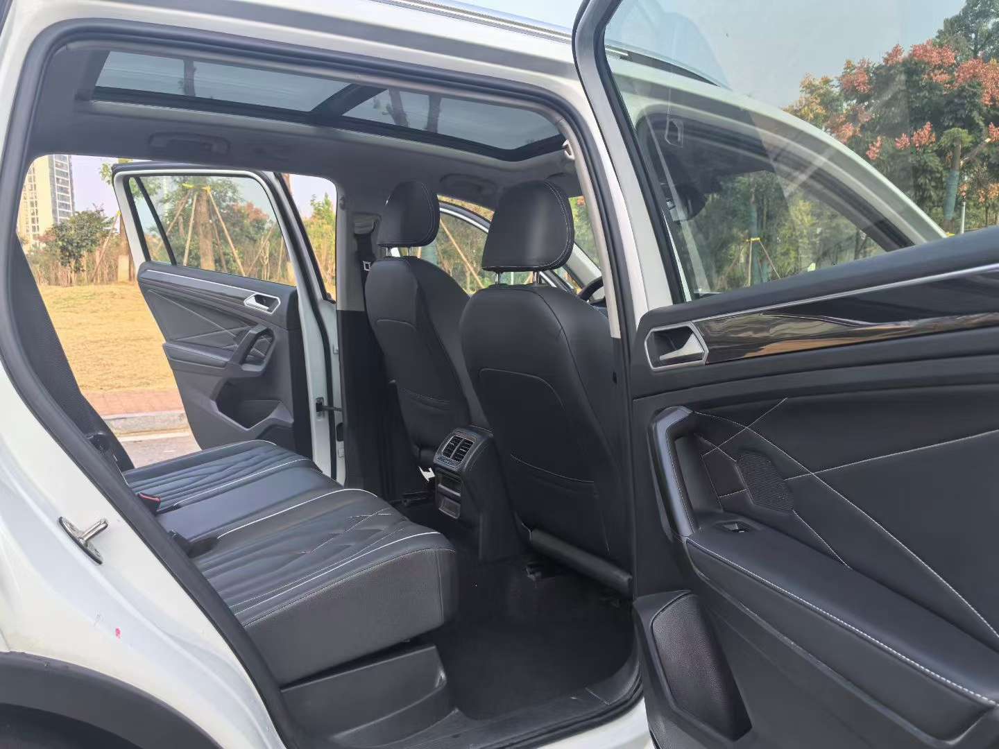 Volkswagen Tiguan L 2024 1.5T Automatic Panoramic Sunroof 5