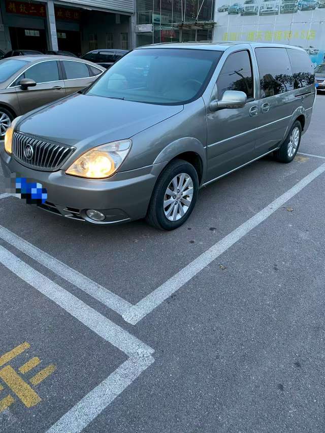 Buick GL8 2012 2.4L Automatic 3