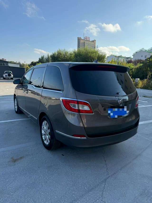 Buick GL8 2012 2.4 High Spec 4