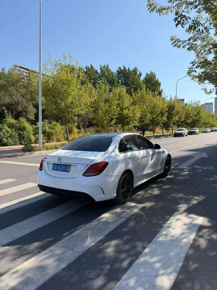 Mercedes-Benz C-Class C200 2.0T 9