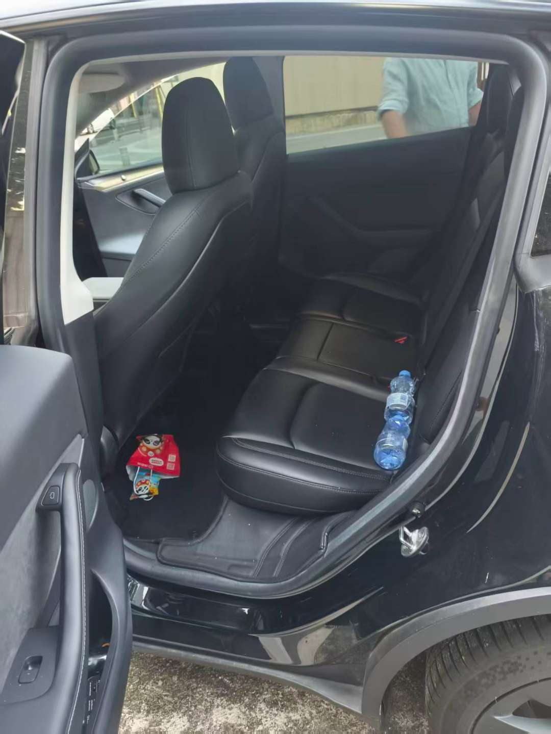 Tesla Model Y 6