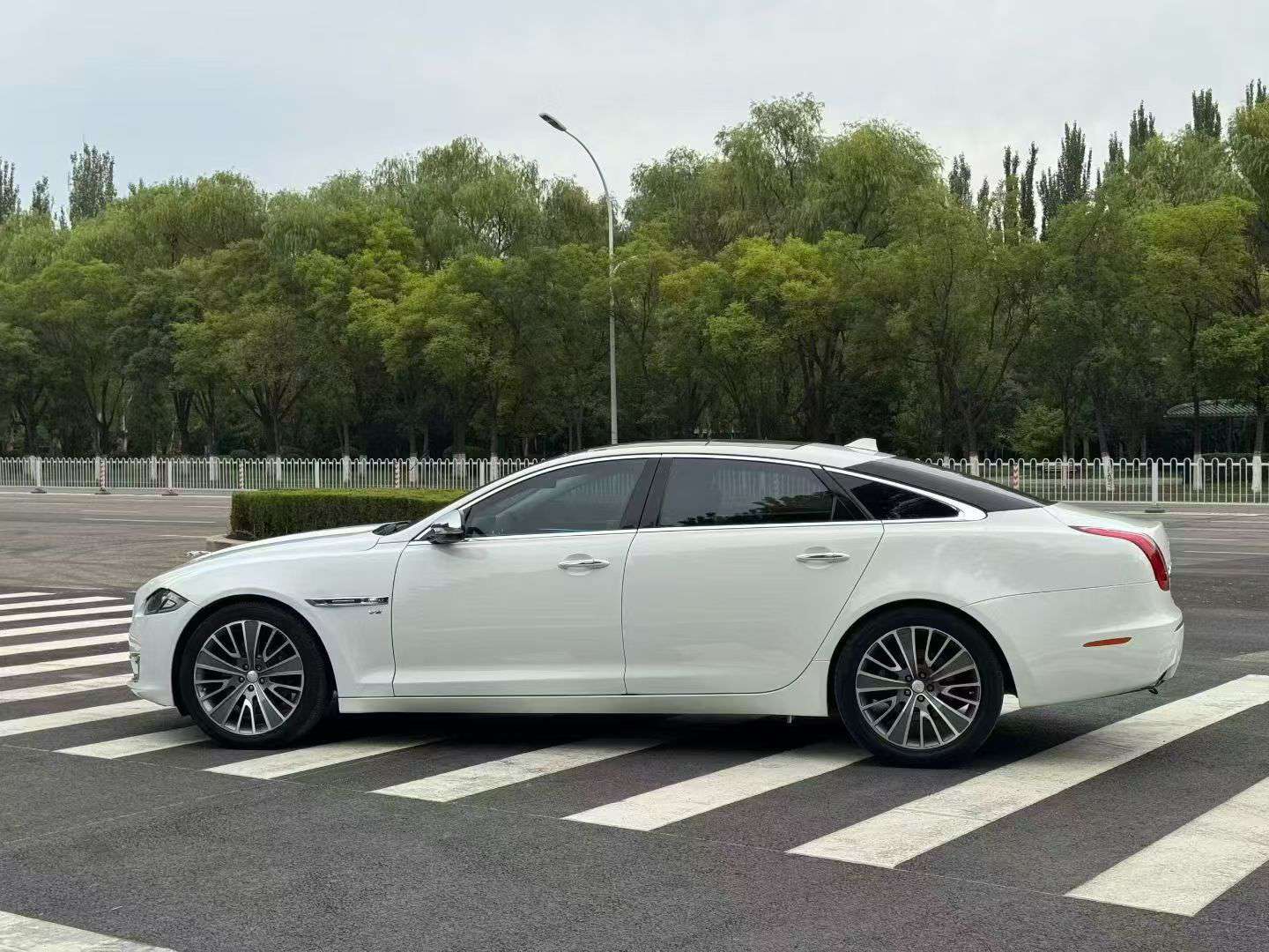 Jaguar XJL 2012 3.0T 9