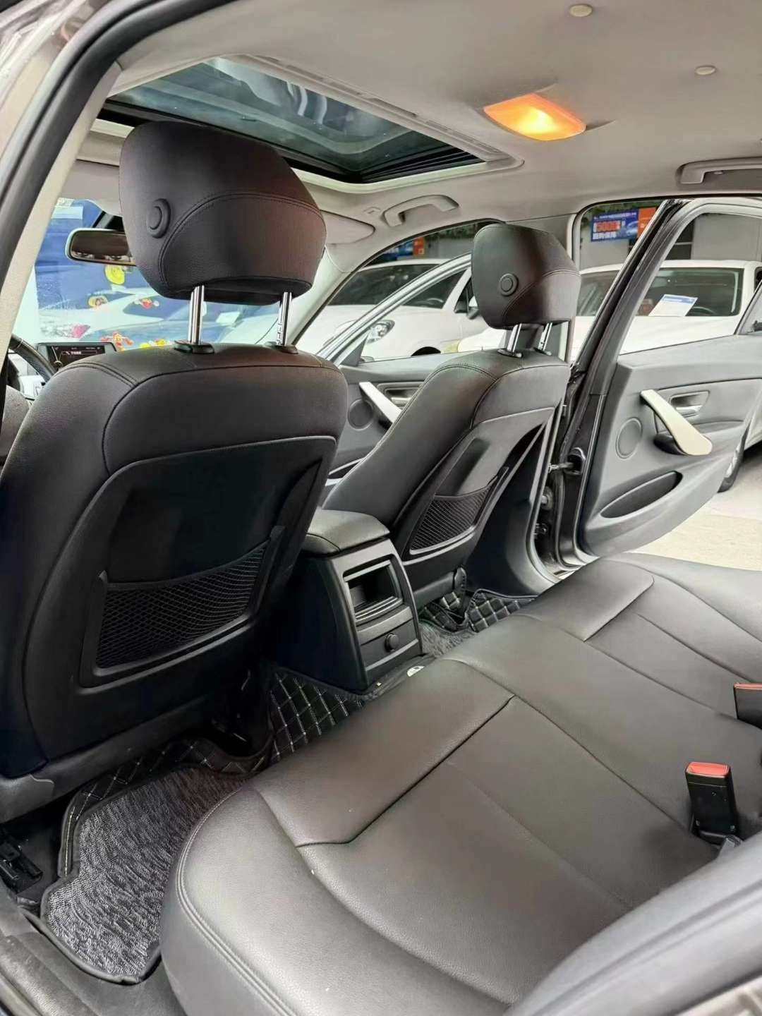 BMW 3 Series 320Li 9