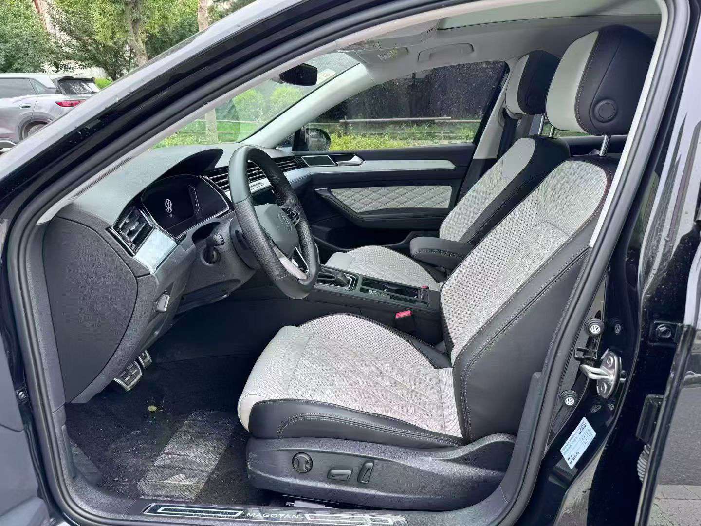 Volkswagen Magotan 2.0T 330 Luxury 4