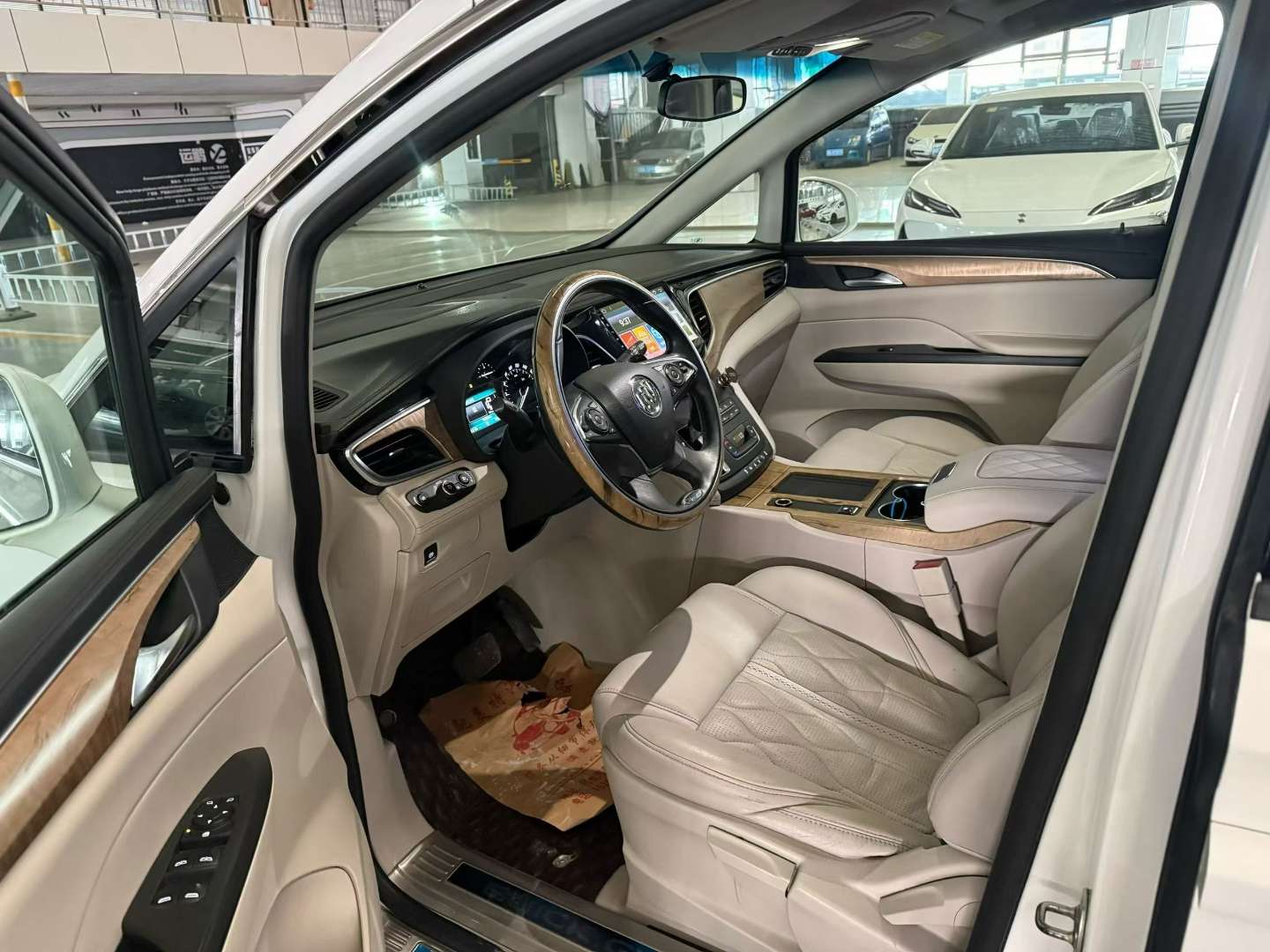 Buick GL8 ES 2017 Automatic Sunroof 4
