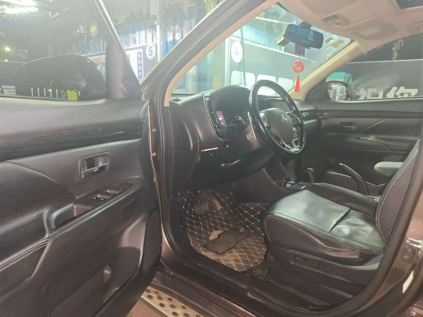 Mitsubishi Outlander 2.4L AWD Elite 5-Seater 4