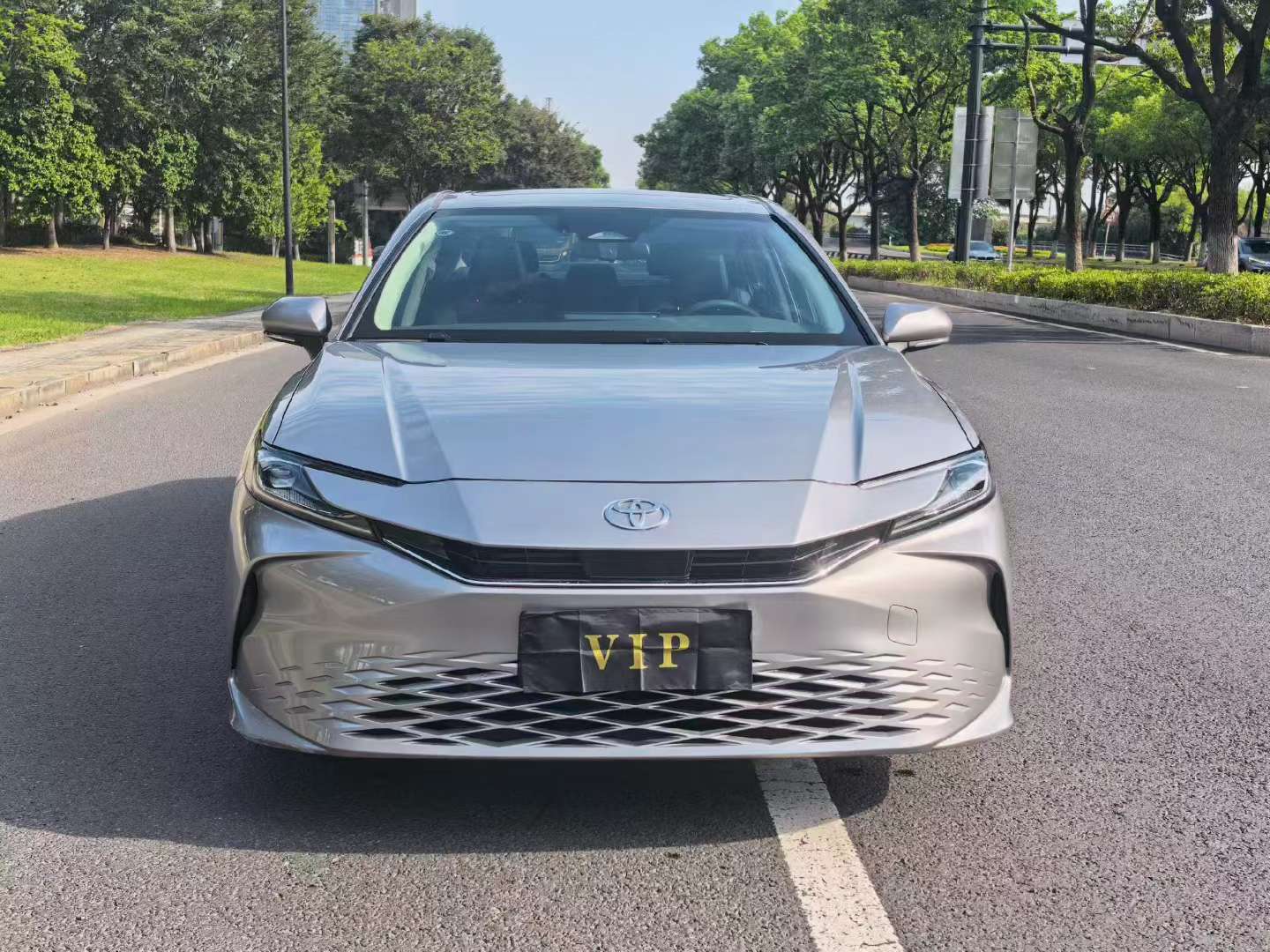 Toyota Camry 2024 Hybrid 2.0L Luxury Edition 2