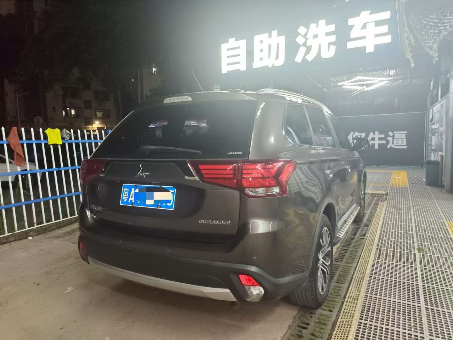 Mitsubishi Outlander 2.4L AWD Elite 5-Seater 3
