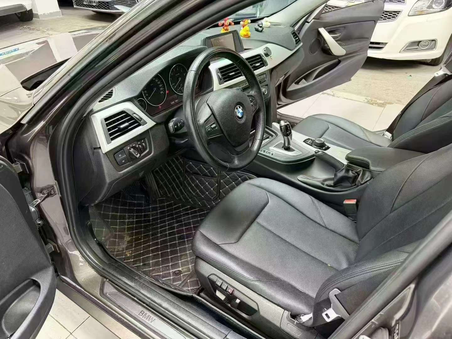 BMW 3 Series 320Li 7