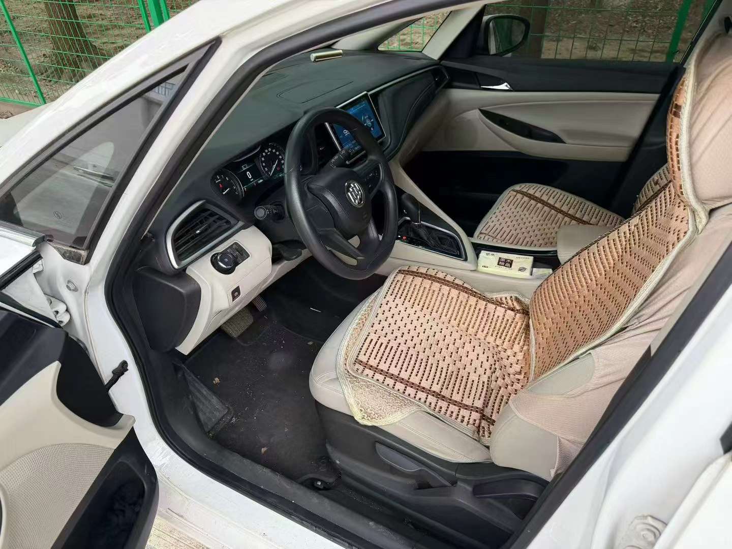 Buick GL6 Elite Edition 6-Seater 3