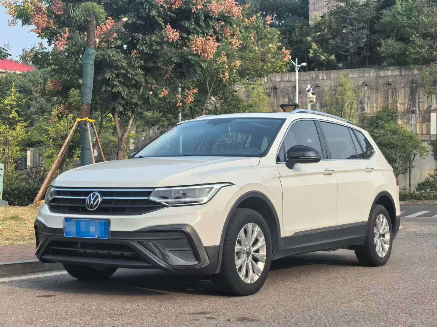Volkswagen Tiguan L 2024 1.5T Automatic Panoramic Sunroof