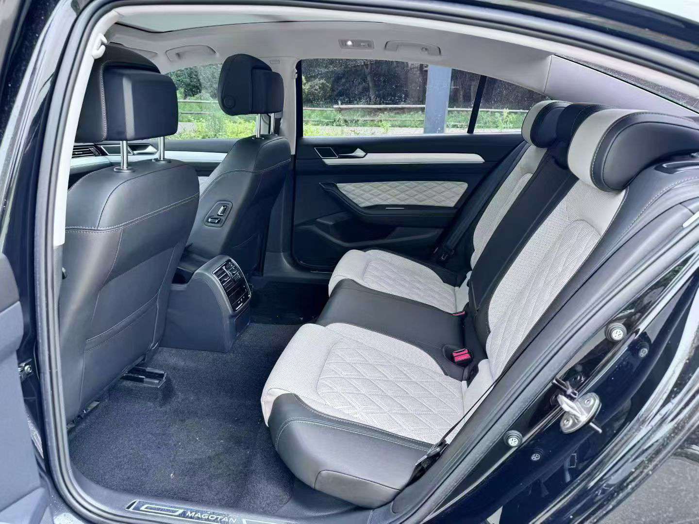 Volkswagen Magotan 2.0T 330 Luxury 6