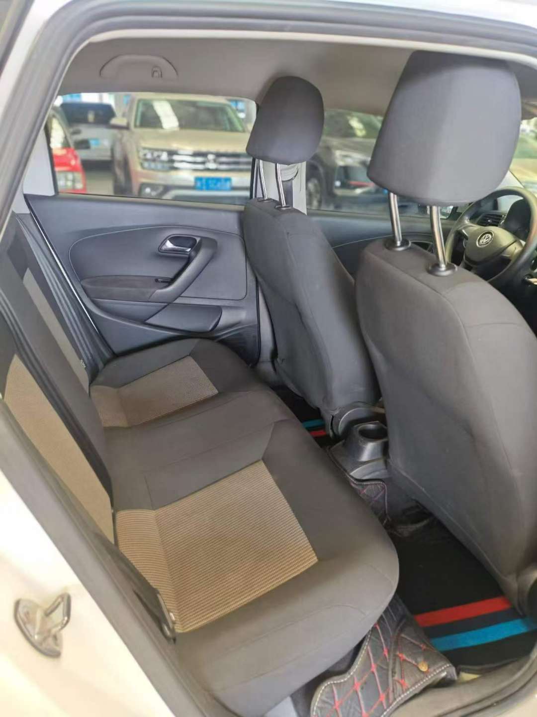 Volkswagen Polo 1.5L Automatic 4