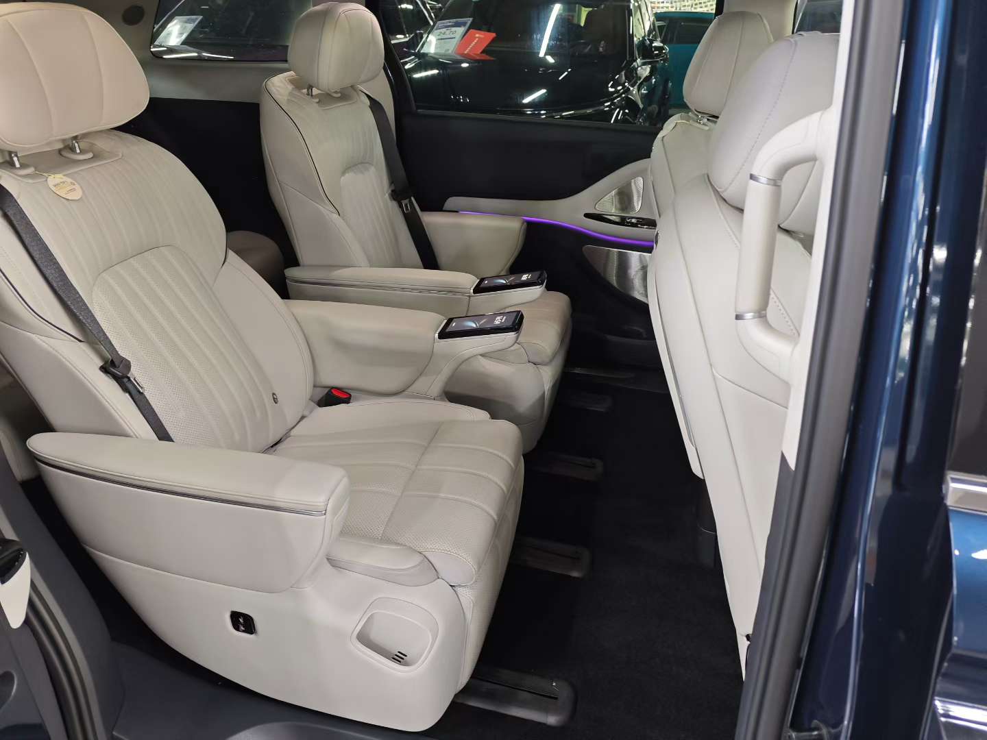 Voyah Dreamer 2025 4WD Flagship Kunpeng Edition 3