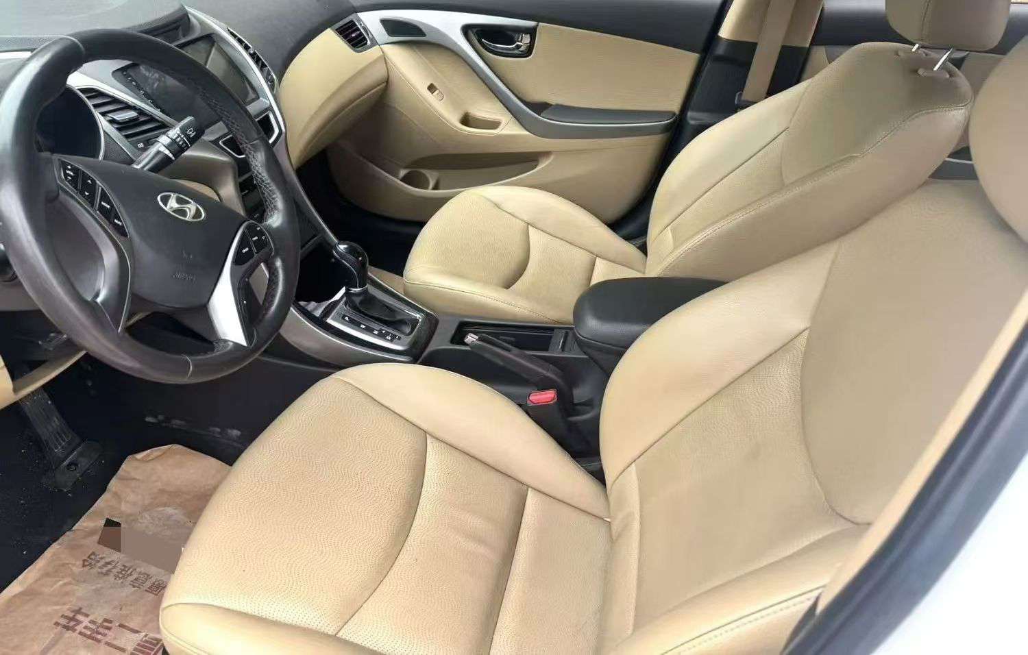 Hyundai Elantra 2014 1.6L Prestige 5