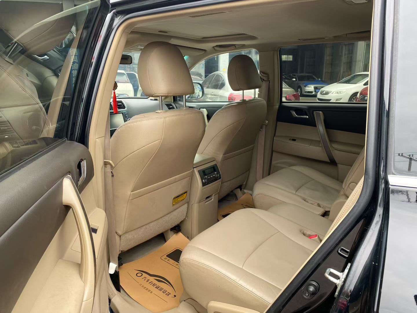 Toyota Highlander 2010 2.7L 7-Seat High Trim 8
