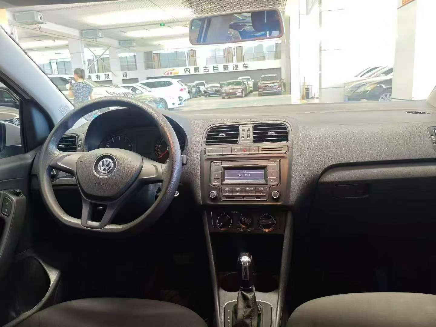 Volkswagen Polo 1.5L Automatic 5