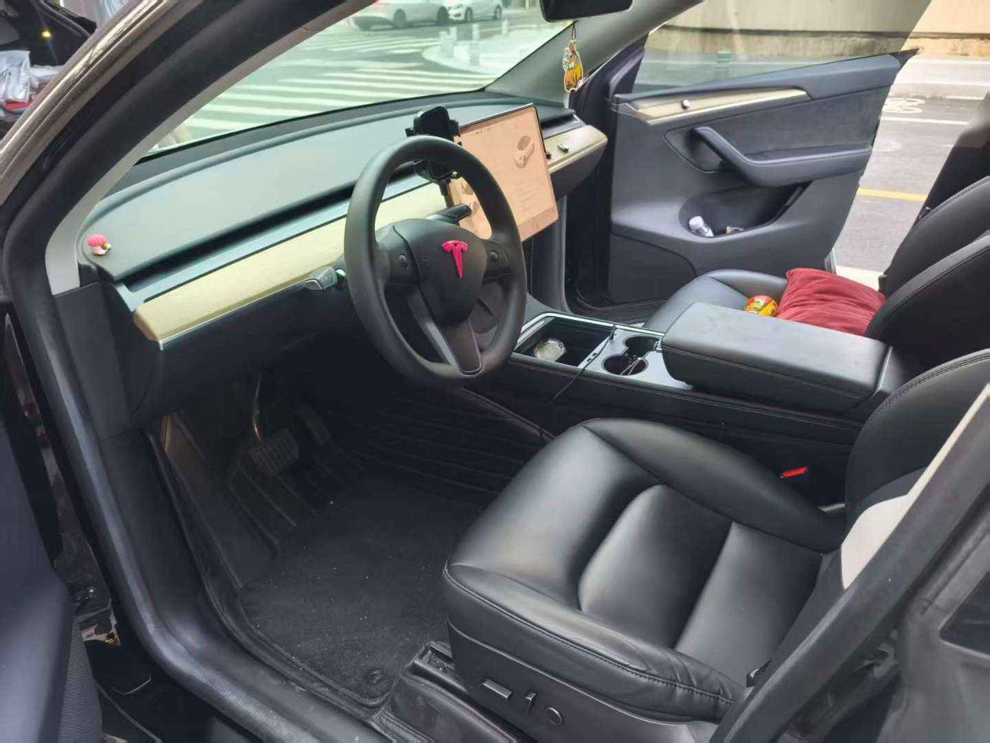 Tesla Model Y 5