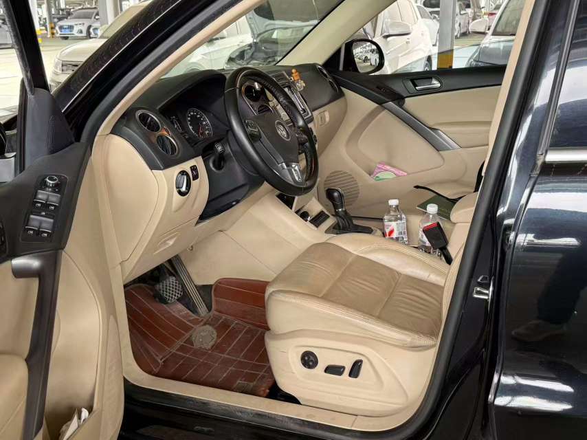 Volkswagen Tiguan 2012 1.8T 4WD Luxury Panoramic Sunroof 2