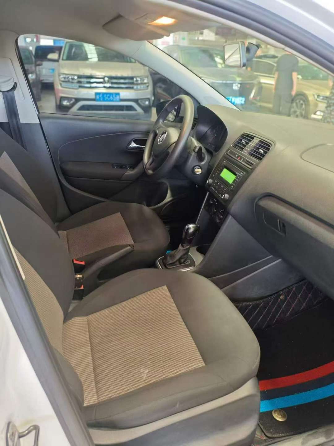Volkswagen Polo 1.5L Automatic 6