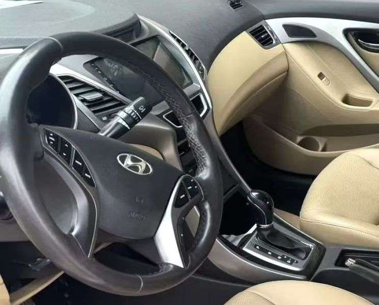 Hyundai Elantra 2014 1.6L Prestige 4