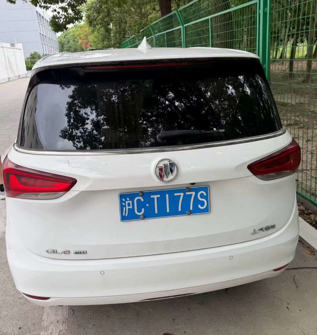 Buick GL6 Elite Edition 6-Seater 6