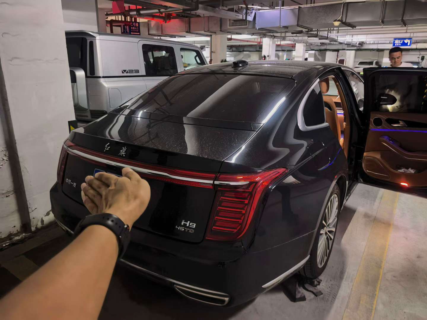Hongqi H9 4