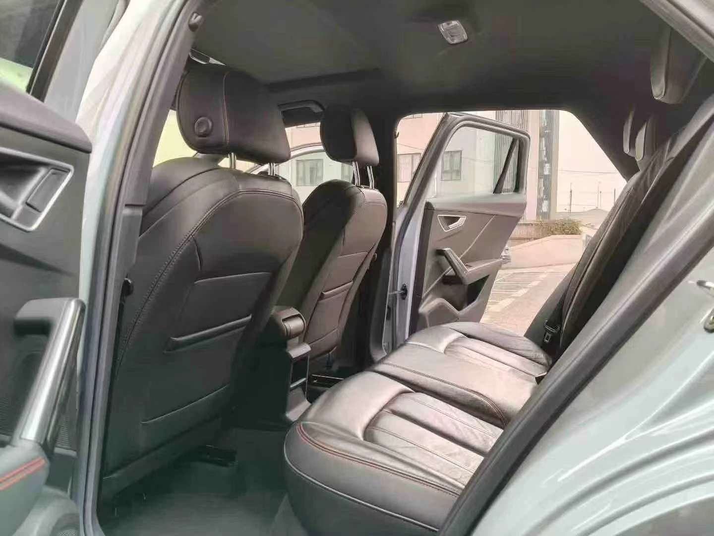 Audi Q2L 7