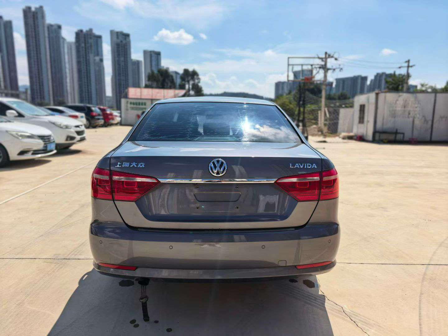 Volkswagen Lavida 4
