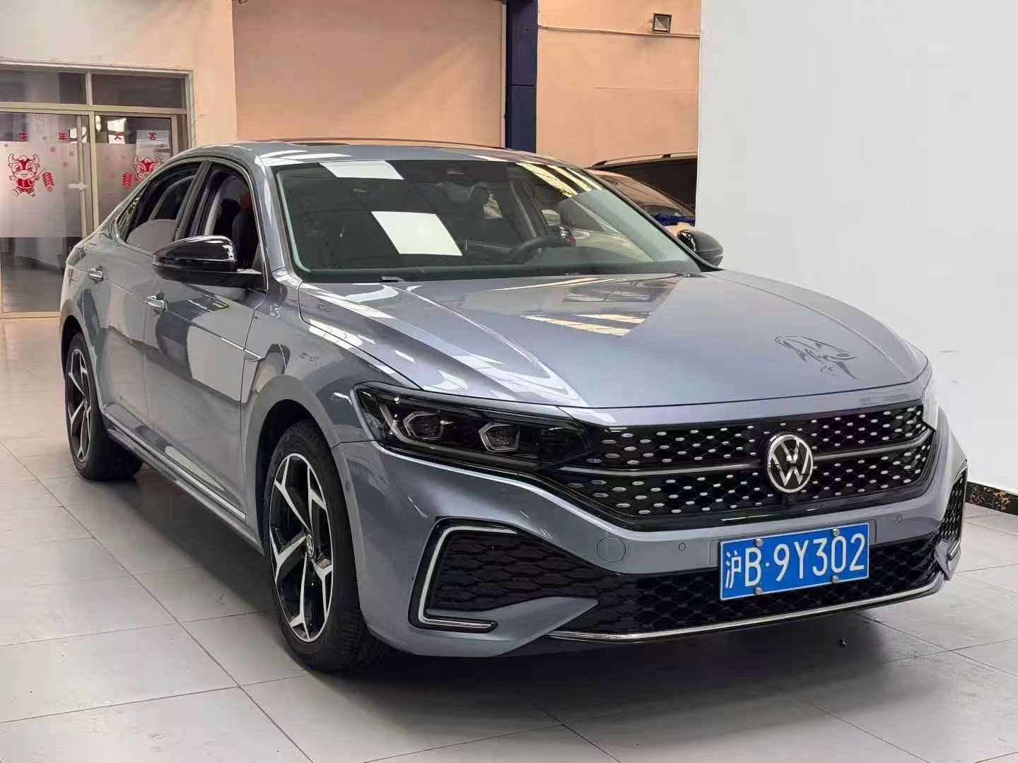 Volkswagen Passat Luxury Edition 3