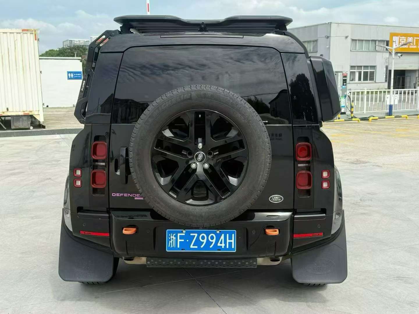 Land Rover Defender P400 XS 8