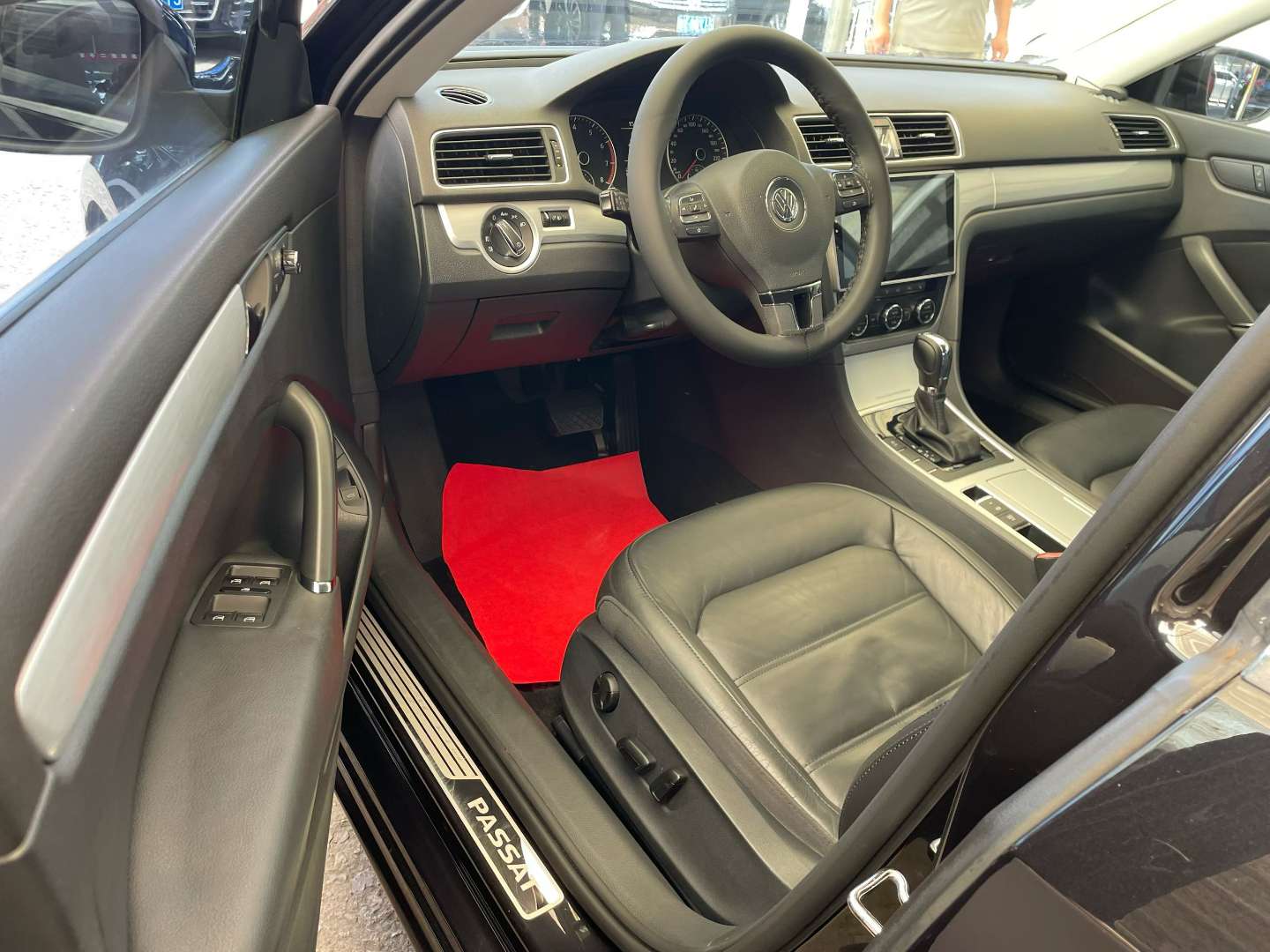 Volkswagen Passat 1.8T High Trim Automatic with Seat Heating 2