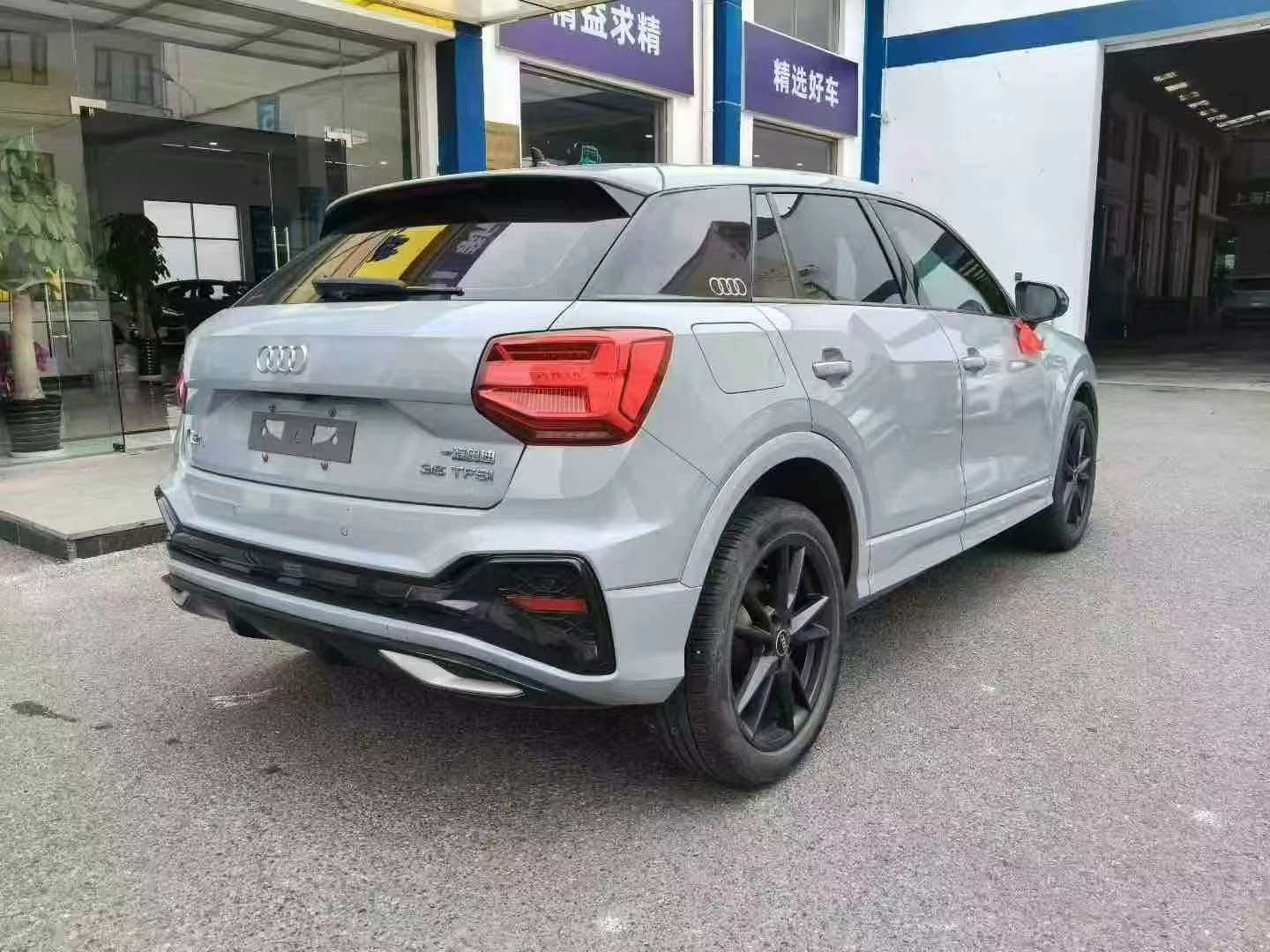 Audi Q2L 4