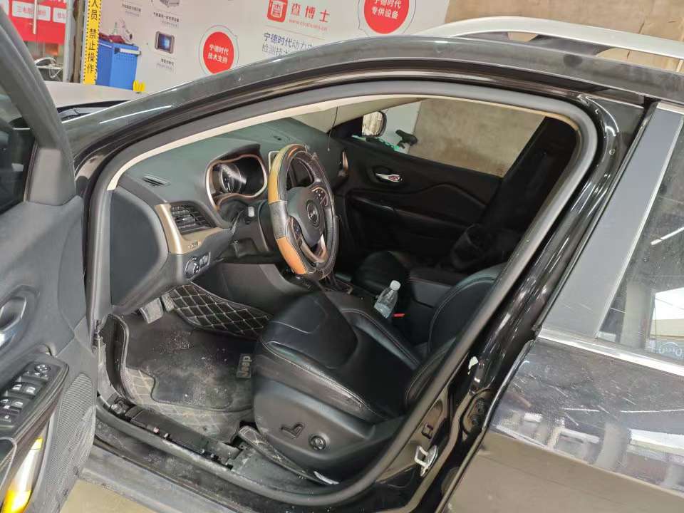 Jeep Cherokee 2016 2.4 Professional Intelligent 3
