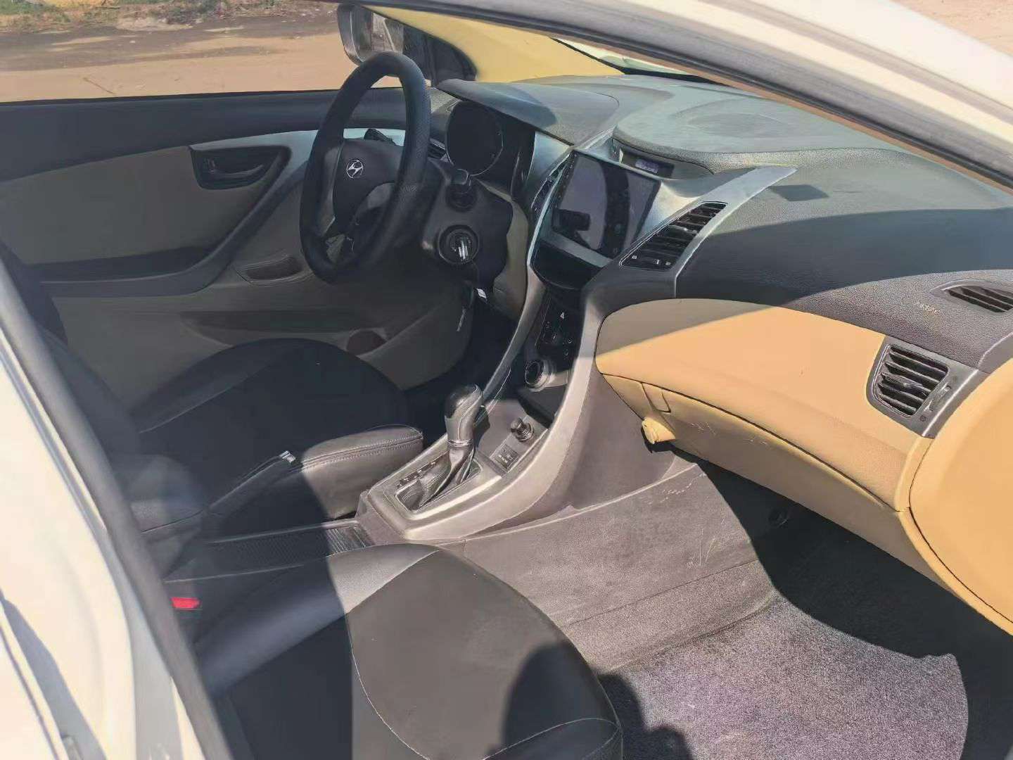 Hyundai Elantra 1.6L Automatic 4
