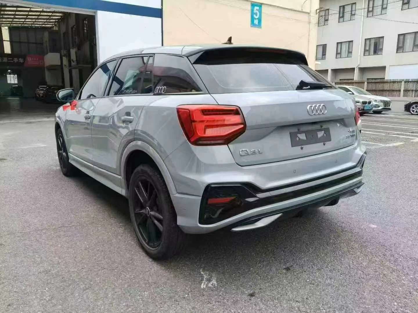 Audi Q2L 6