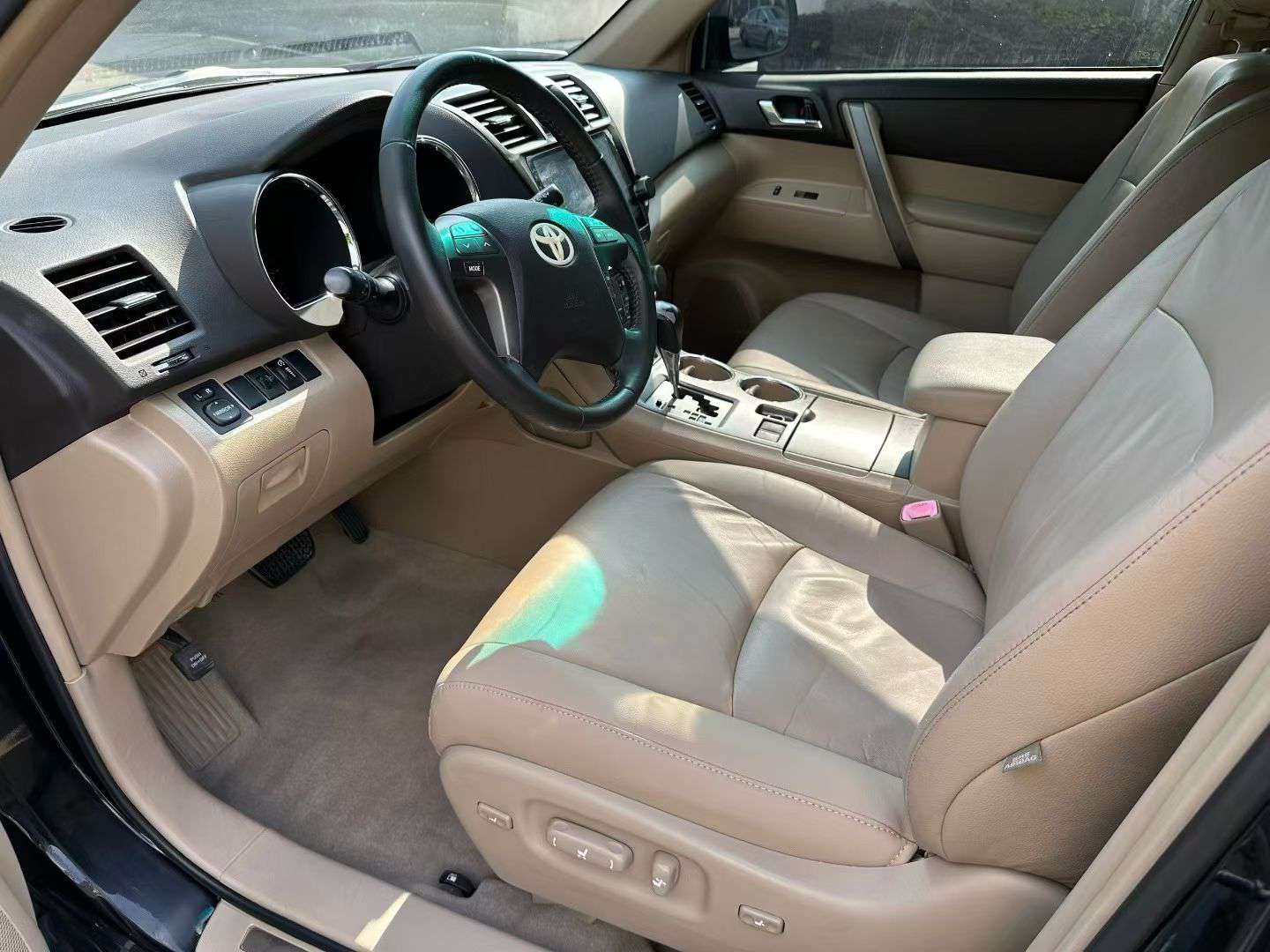 Toyota Highlander 7-Seat Luxury Edition 2.7L 4