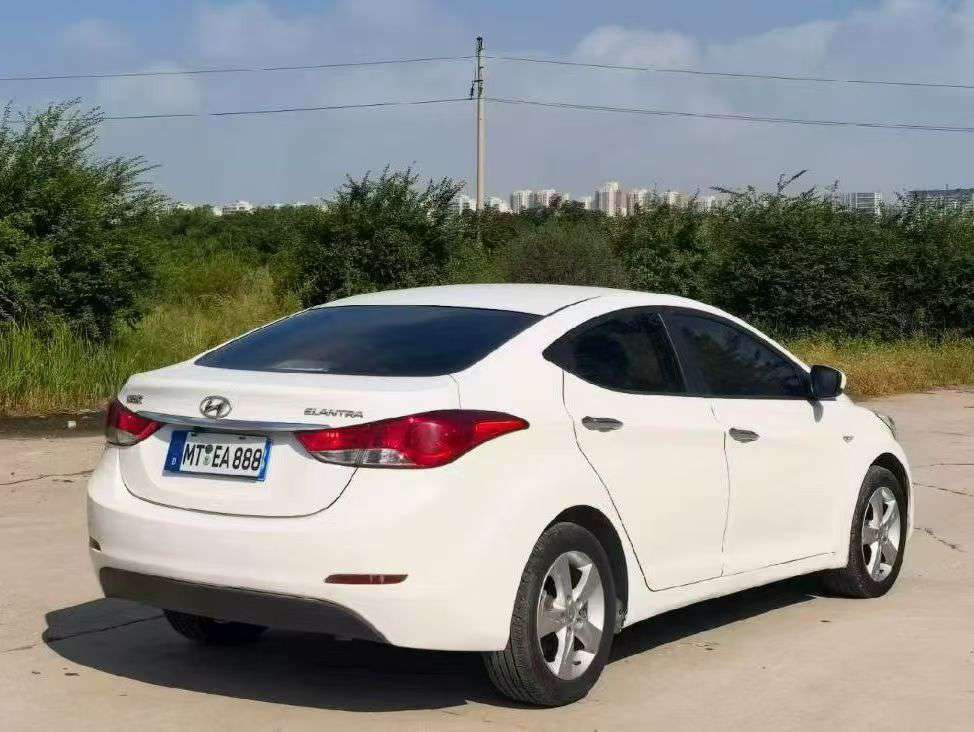 Hyundai Elantra 2014 1.6L Automatic 9