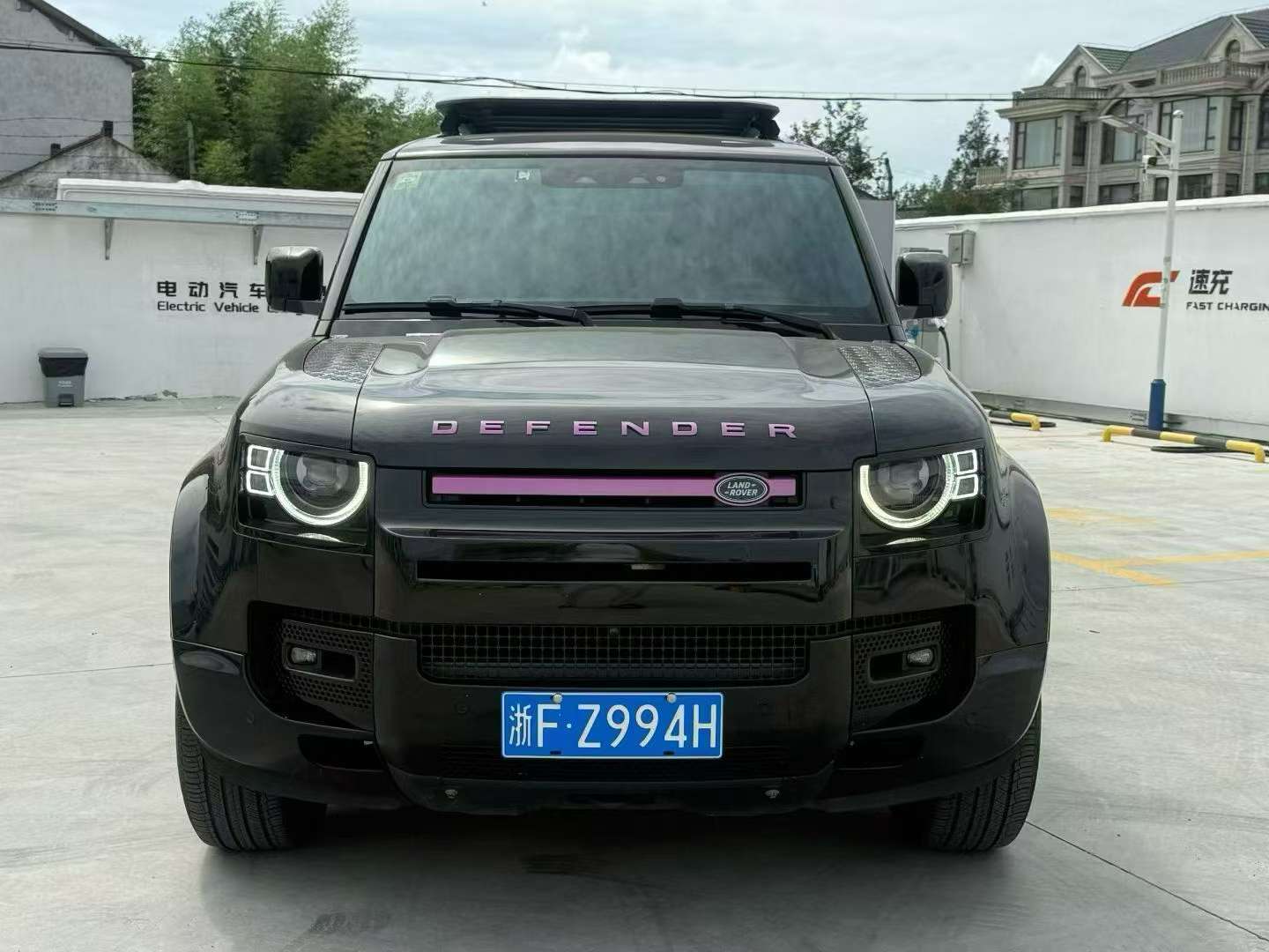 Land Rover Defender P400 XS