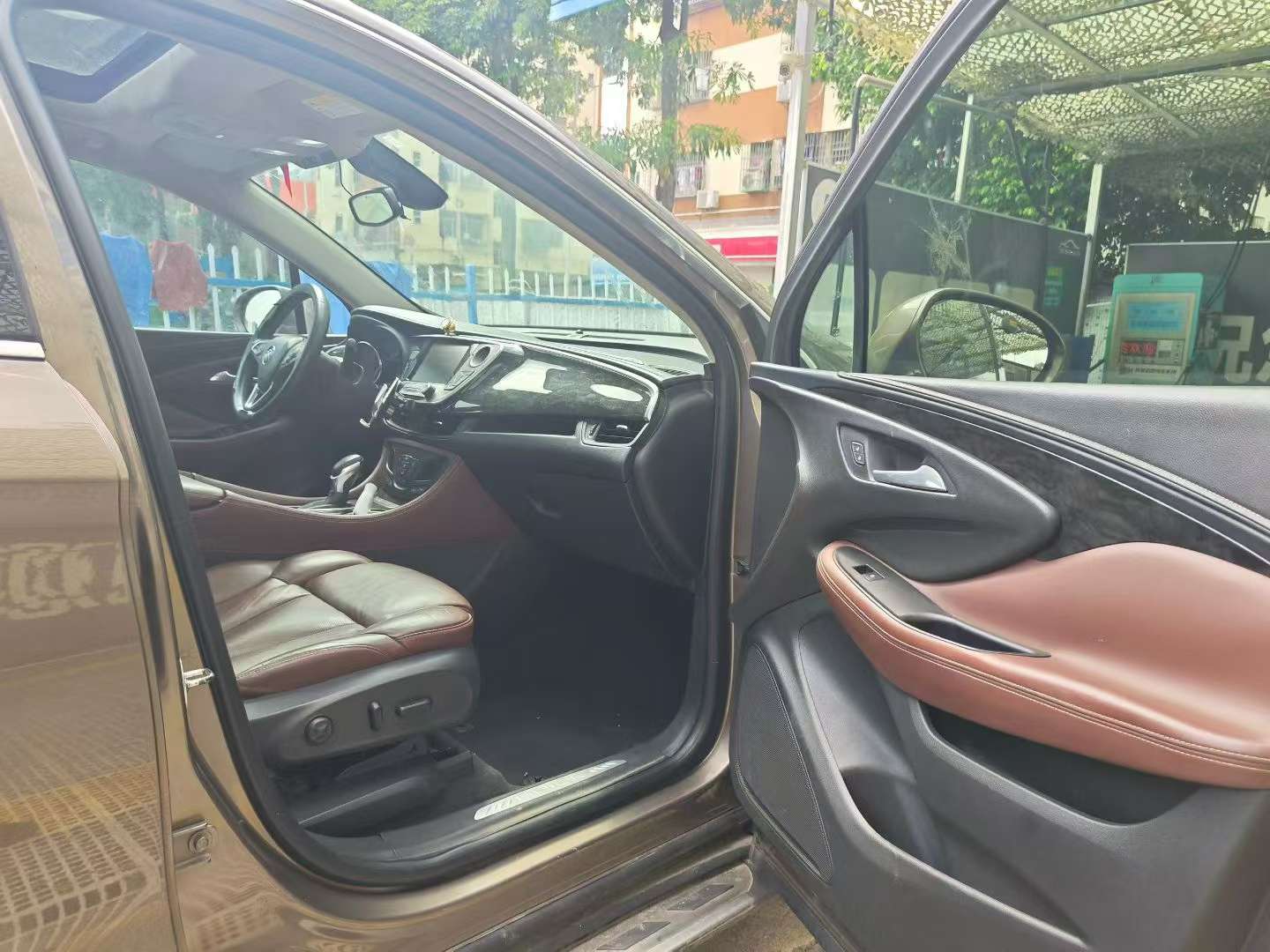 Buick Envision 28T AWD Luxury 6