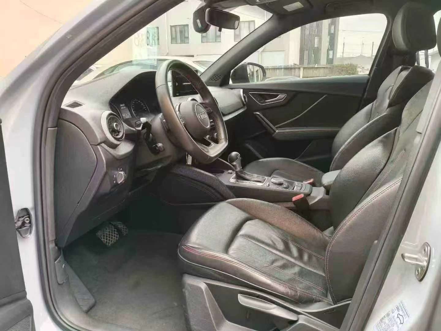 Audi Q2L 8