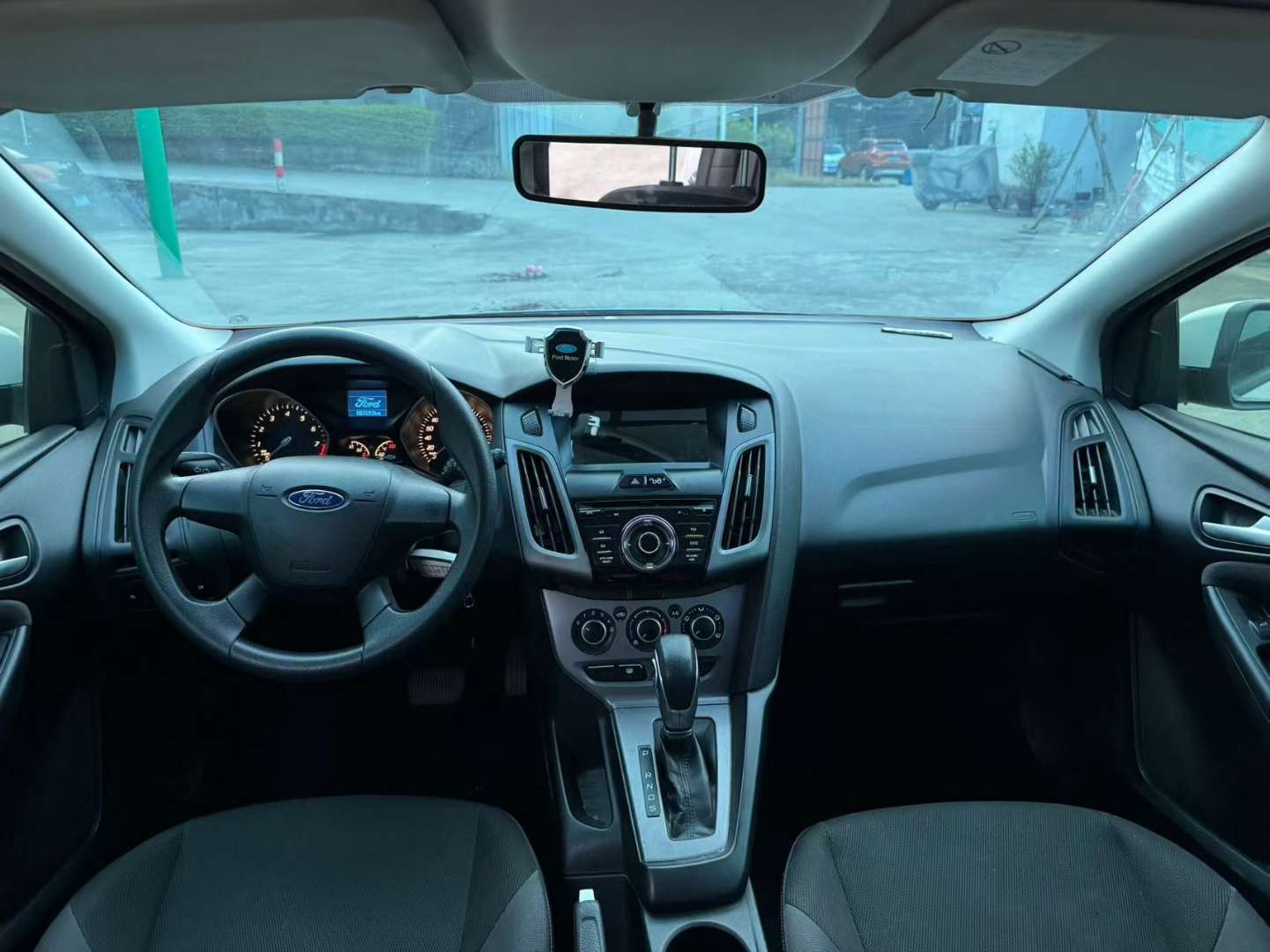 Ford Focus Focus Hatchback 1.6L Automatic No Sunroof 5