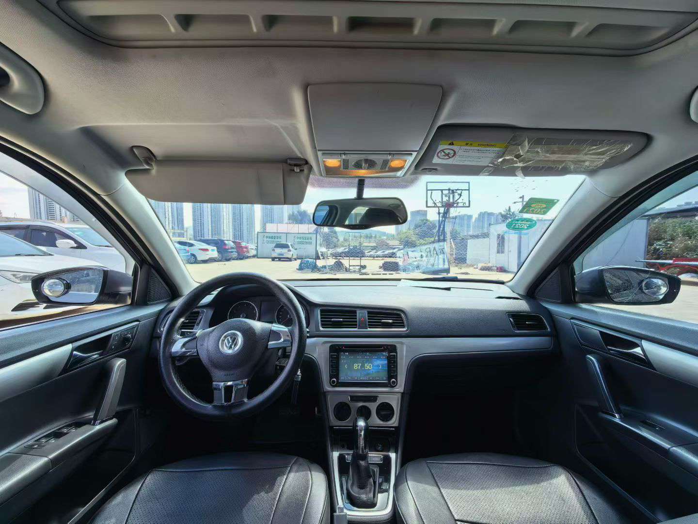 Volkswagen Lavida 8