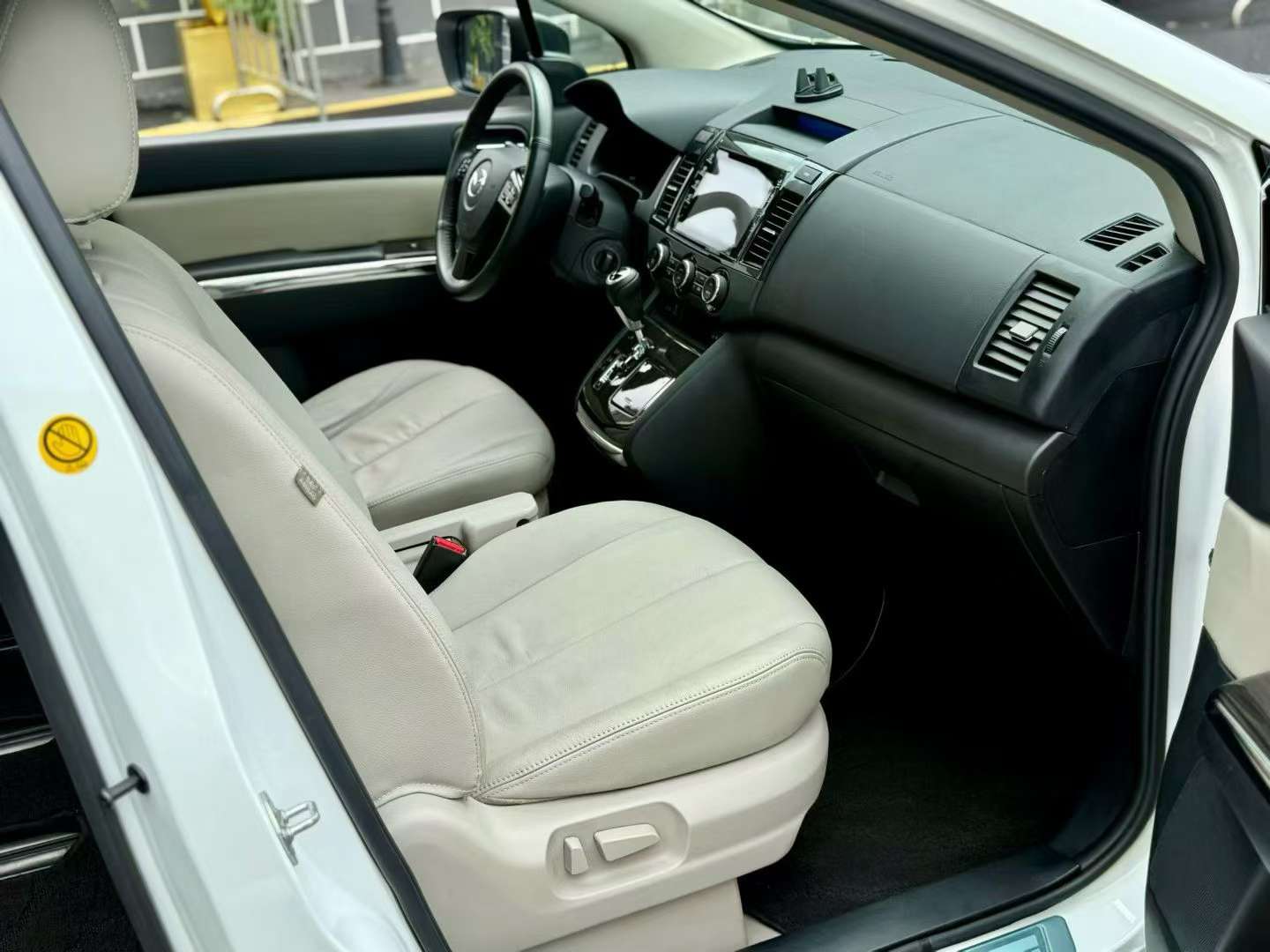 Mazda 8 2.5 Navigation Edition 3