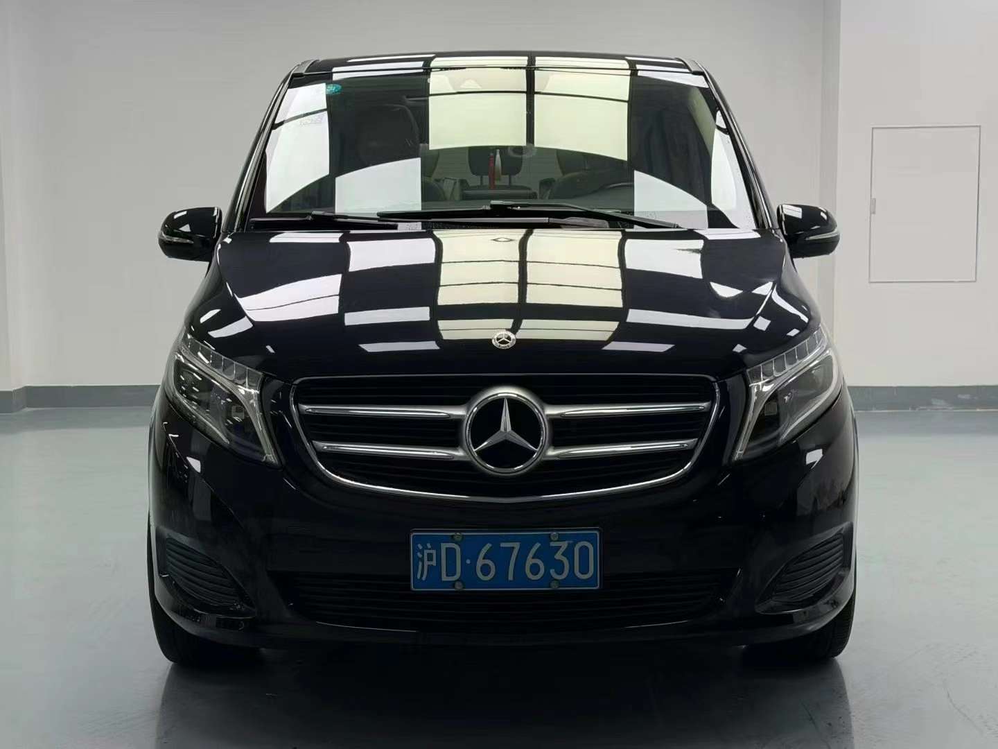 Mercedes-Benz V260 V260 High Trim 2