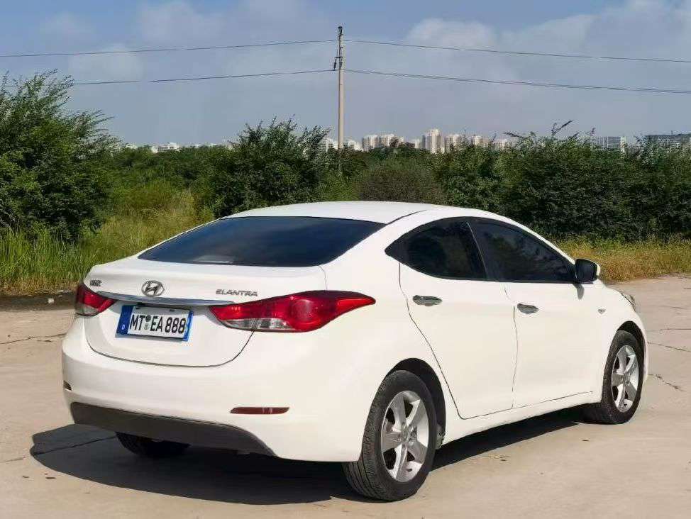 Hyundai Elantra 1.6L Automatic 9