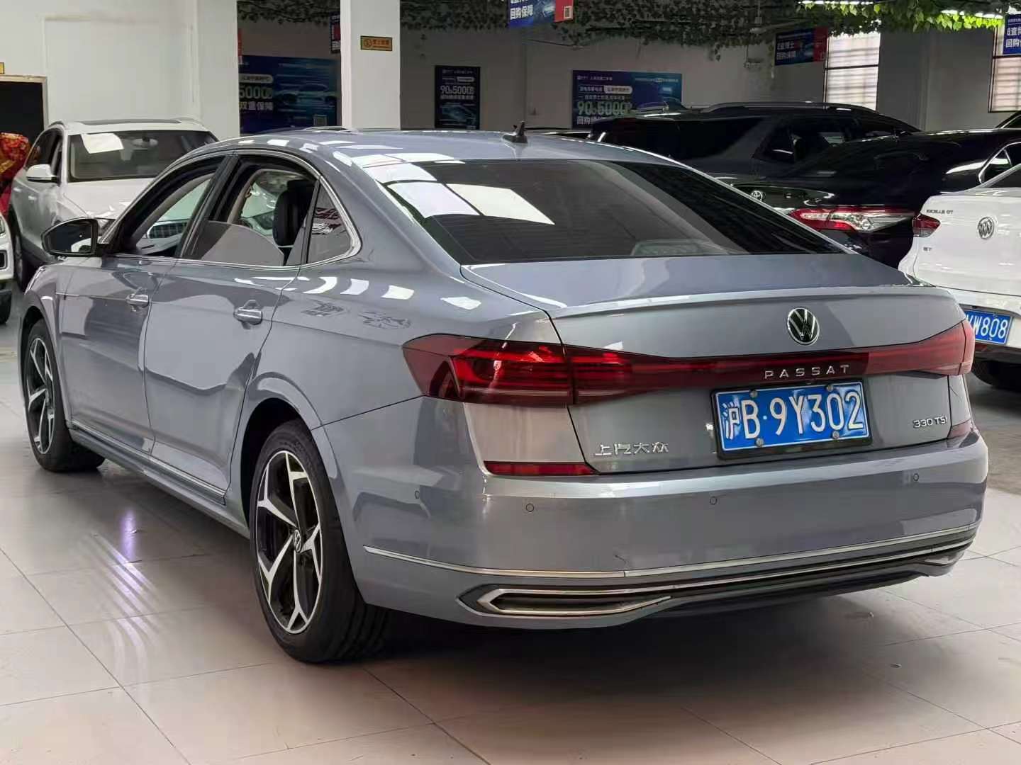 Volkswagen Passat Luxury Edition 4