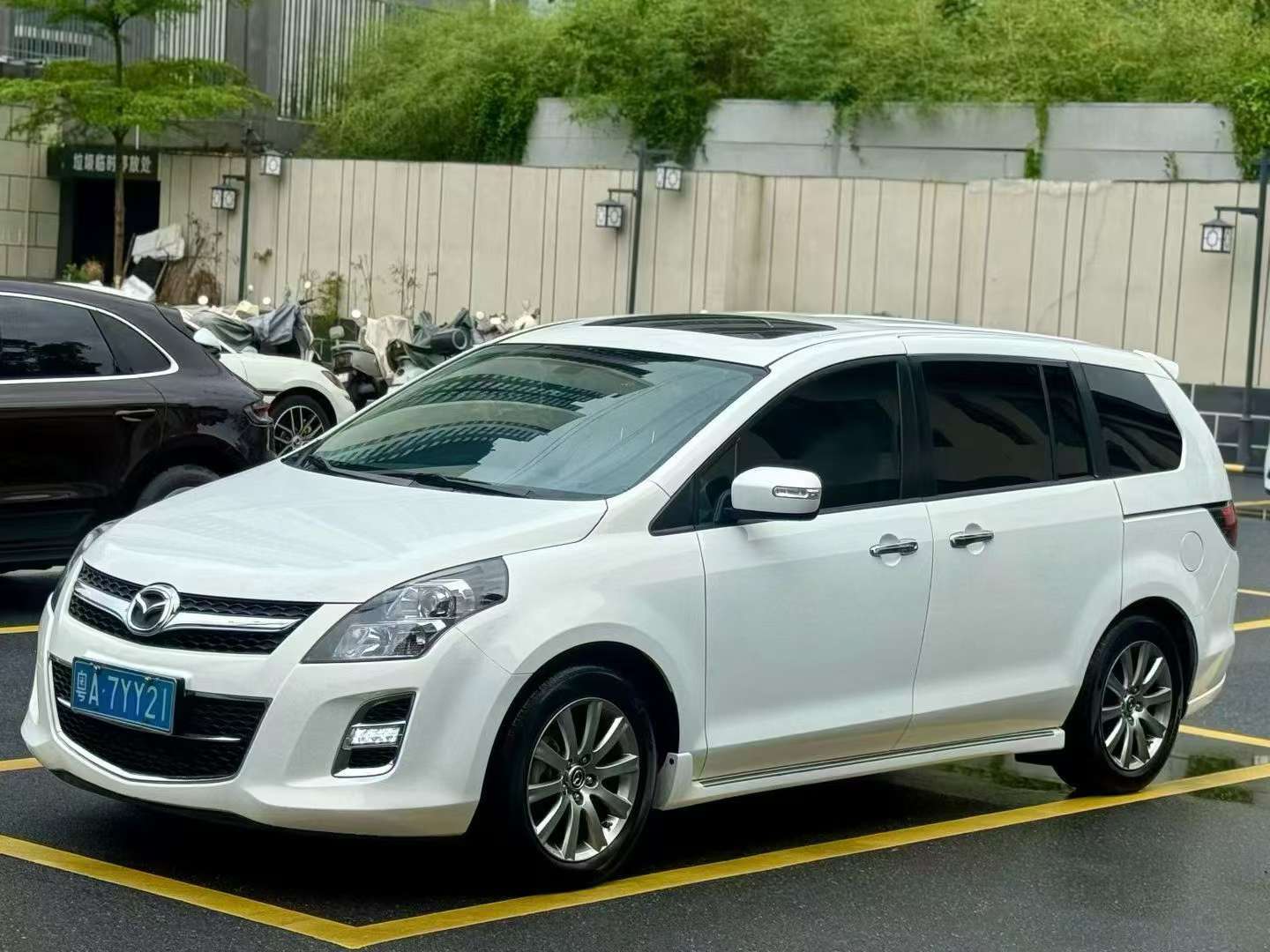Mazda 8 2.5 Navigation Edition