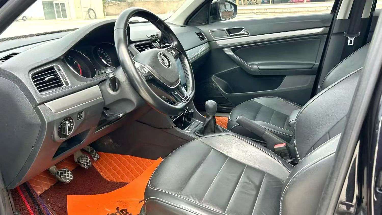 Volkswagen Lavida 1.6L Manual High Trim with Sunroof 4