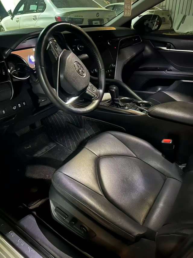 Toyota Camry 2019 2.0G Luxury Edition 2